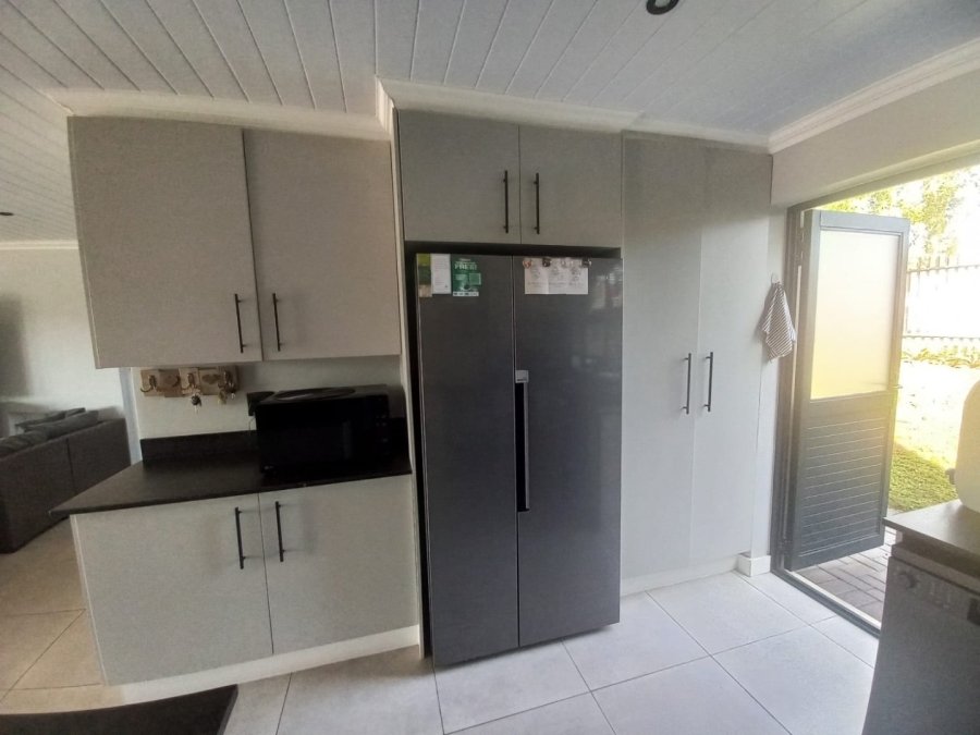 4 Bedroom Property for Sale in Hartenbos Heuwels Western Cape